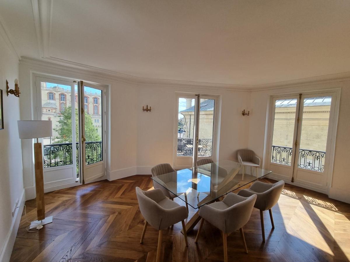 Face Chateau St Germain En Laye, Appartement 4 A 6 Personnes, 23 Min De Paris Champs-Elysees Сен-Жермен-ан-Ле Экстерьер фото