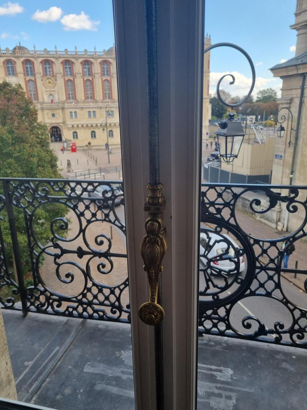 Face Chateau St Germain En Laye, Appartement 4 A 6 Personnes, 23 Min De Paris Champs-Elysees Сен-Жермен-ан-Ле Экстерьер фото